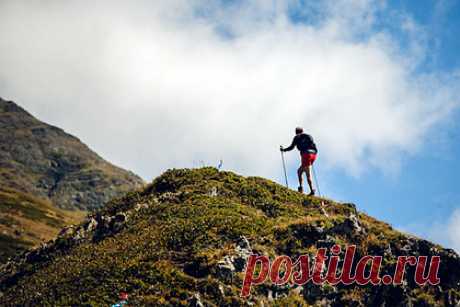 В Сочи пройдет трейловый фестиваль Rosa Wild Trail. На «Розе Хутор» в Сочи с 10 по 11 сентября пройдет масштабный трейловый фестиваль Rosa Wild Trail. В ходе мероприятия около двух тысяч спортсменов пробегут девять дистанций для любого уровня подготовки: от 10-километрового забега до самого сложного в России трейла — в 180 километров.