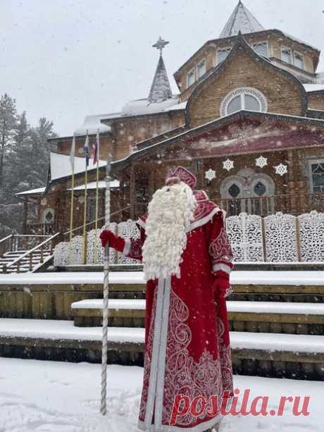 Первый снег выпал у Деда Мороза в Великом Устюге