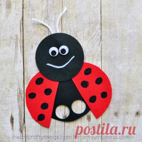 Mega Adorable Ladybug Finger Puppet - Artsy Momma Is your daughter a fan of the Ladybug Girl book series? Here is a super cute Ladybug Finger Puppet Craft for reenacting the books!