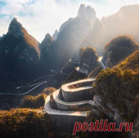 Дорога на горе Тяньмэнь, Китай
