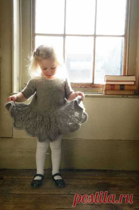 Вязание девочкам красивого платья Maddie Child вязание платья для девочек из альпаки maddie children dress с узором из листочков