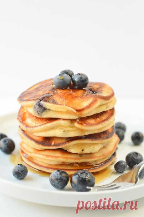 Keto blueberry pancakes cream cheese pancakes - Sweetashoney Keto blueberry pancakes are easy keto cream cheese pancakes ready in 2 minutes in a blender with only 6 ingredients and 2.4 grams net carb. Gluten free.