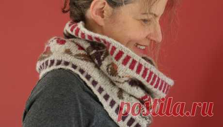 How To Knit A Falling Leaves Cowl - Hobbycraft Blog Even in the depths of winter, there are pretty red-brown leaves to be crunched underfoot. This cosy cowl reproduces some of the loveliest leaves that I found on a walk one day…