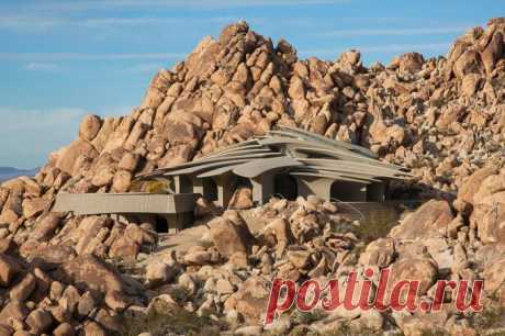 Гармония природы и архитектуры: уникальный дизайн дома в калифорнийской пустыне
