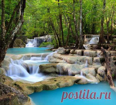 Маленький водопадик в парке.