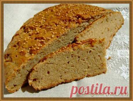 Пшенично-гречневый хлеб с луком и горчицей