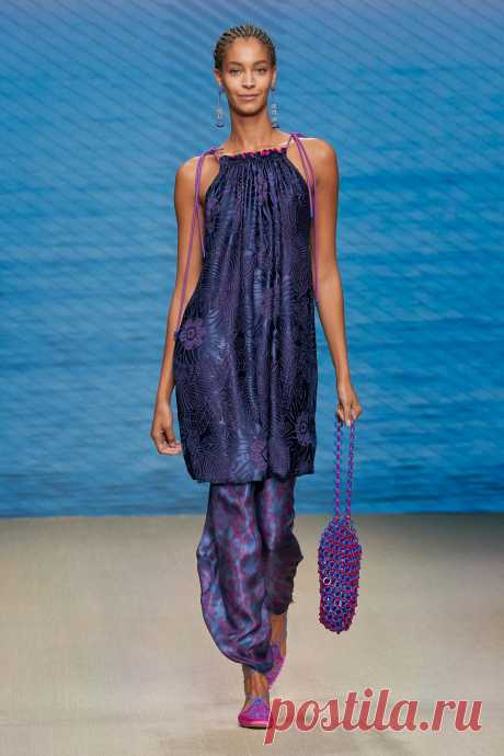Giorgio Armani Spring 2022 Ready-to-Wear Collection | Vogue