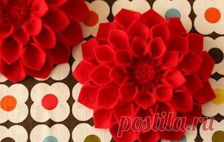 DIY Mother's Day Corsage: Felt Dahlia Flower Brooch - Holidash News