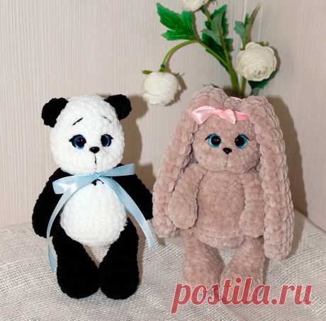 PDF Панда По и Зайка Ли крючком. FREE crochet pattern; Аmigurumi toy patterns. Амигуруми схемы и описания на русском. Вязаные игрушки и поделки своими руками #amimore - плюшевый медвежонок панды с зайчиком, медведь с зайцем, мишка и зайка из плюшевой пряжи, зайчонок, зверята.