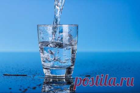 Советы, которые помогут приучиться пить больше воды.