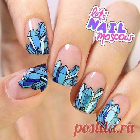 Anastasia Solo в Instagram: «#31dc2016 #bluenails 💙#negativespacenails Кристаллы? 💧 Или голубой мет? (привет Breaking Bad!🔬) Мой любимый дизайн на голом ногте и неисчислимое количество синих лаков 🙌🏻»