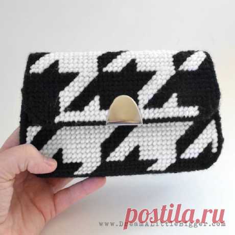 Plastic Canvas Clutch Tutorial - Dream a Little Bigger