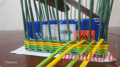 Цветная верёвочка из 4 трубочек - Уроки по плетению - Плетение из газет - Рукоделие