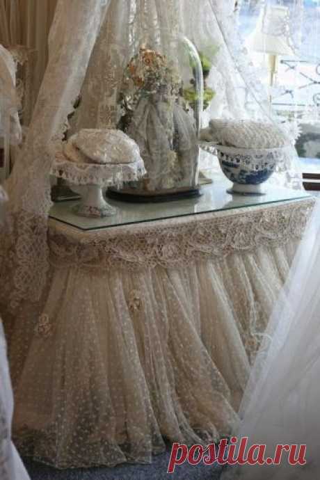 Like the lace skirt on the vanity and the glass top.