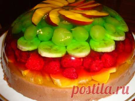 Желейный торт с фруктами.