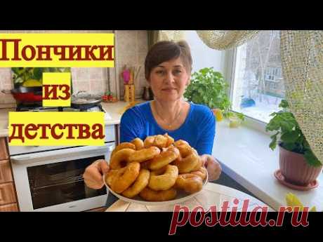 Улетные, воздушные пончики. Вкус из детства.вода тёплая - 300 гр.
соль - 1 ч. ложка
яйцо - 1 шт.
мука - 500 гр.
масло сливочное мягкое - 40 гр.
сахар - 40 гр.
дрожжи прессованные - 20 гр., если сухие - 7 гр.