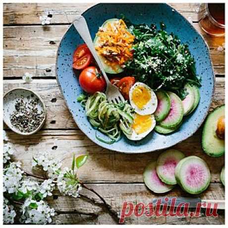 Четыре рецепта простых и легких салатов после праздников | Bixol.Ru