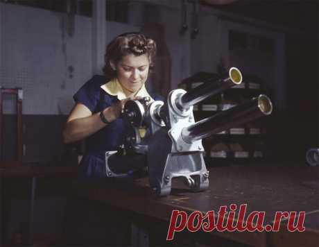 Потрясающие фотографии американских женщин, работавших на заводах во время Второй мировой войны. - Terraoko - мир твоими глазами