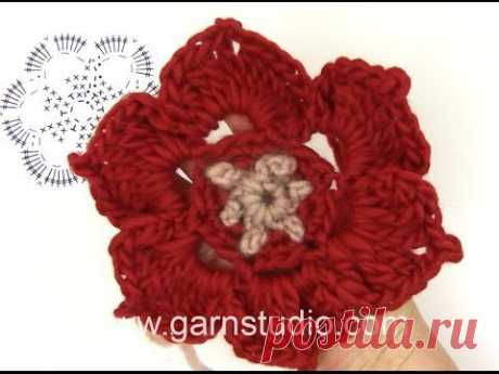 DROPS Crocheting Tutorial: How to work a flower