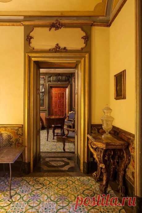 Suite of Rooms, Palazzo Biscari, Sicily, photo Reinhard Görner. 
Источник: 1stdibs   |  Pinterest • Всемирный каталог идей