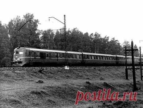 Старый Солнечногорск Дизель-поезд ДП-02 у платформы  Березки, 1956г.
