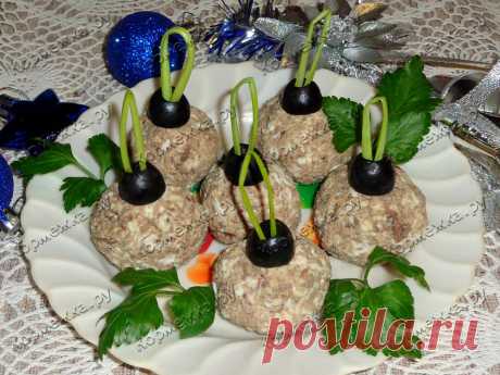 Печеночные шарики с виноградом «Елочные игрушки» - Кормежка.ру