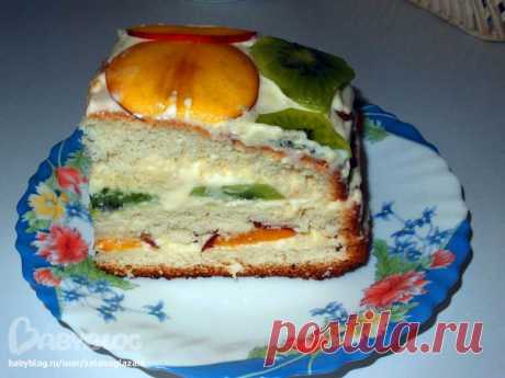 Бисквитный торт со сливочным кремом и фруктами