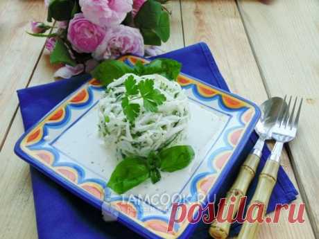Салат из дайкона со сметаной, рецепт с фото