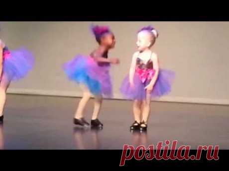 Девочка танцует чечётку. Смешное видео - Развлечения | moy-rebenok.ru
