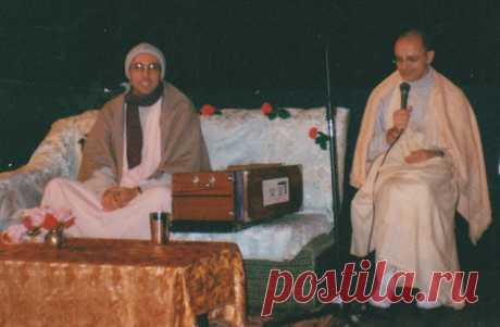 Ниранджина Свами и Бхакти Вигьяна Махарадж. 2002 г