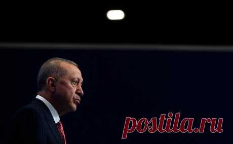 Эрдоган объявил о присоединении Турции к «атомному клубу стран». Российский и турецкий президенты приняли участие в церемонии доставки топлива на АЭС «Аккую», которая возводится по проекту «Росатома». По словам Эрдогана, Турция присоединилась к «атомному клубу», хоть и с задержкой в 60 лет
