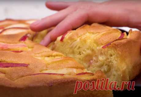 Найпростіший і смачний рецепт шарлотки з яблуками — пиріг тане в роті, а готується дуже швидко Класична шарлотка з яблуками з 5 інгредієнтів.