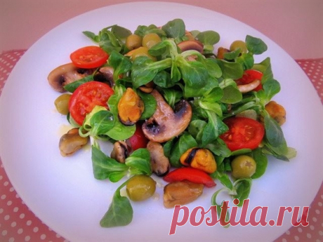 Салат с мидиями и зелёными оливками | Вкусные рецепты