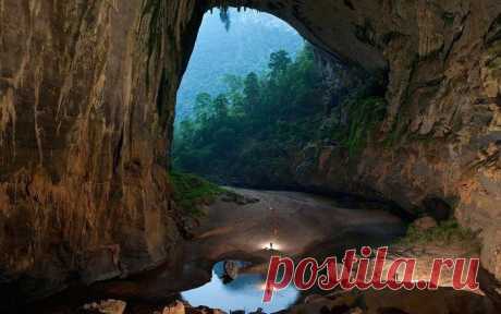 Пещера Хан Сон Дунг, Вьетнам.
 Это самая большая пещера на Земле, в ней можно летать на самолете и воздушном шаре. Самый большой зал пещеры имеет 5 км в длину, 200 м в высоту и 150 м в ширину. За последний год во Вьетнаме было открыто двадцать новых пещер, в том числе и гигантская пещера Хан Сон Дунг, или Ханг-Сондонг (Son Doong) (название можно перевести как «Пещера горной реки»). На самом деле местные племена, живущие в ...