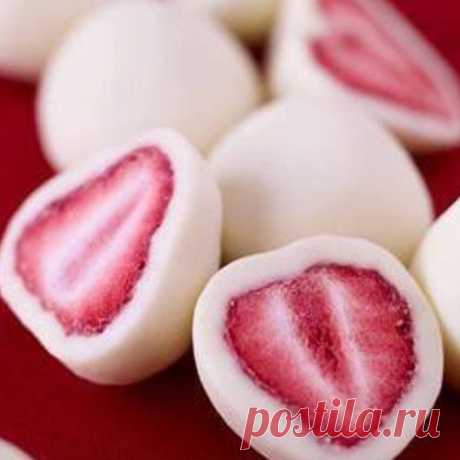 Frozen Yogurt Covered Strawberries