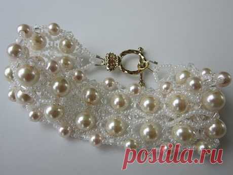 ▶ Bracelet with 8mm \ 4mm Pearl , SB and 4mm SW bicones. Браслет из бисера и жемчуга . - YouTube