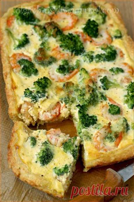 Сырный пирог с креветками и брокколи