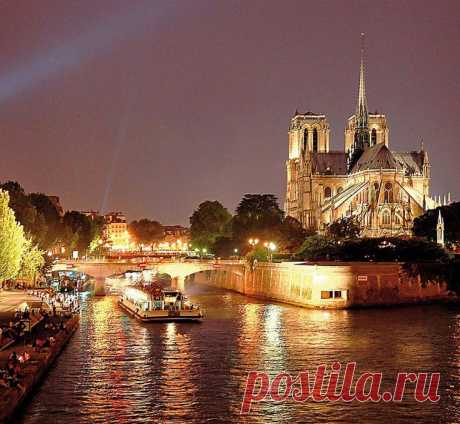 La Cathédrale Notre Dame de Paris | FAVORITE PLACES