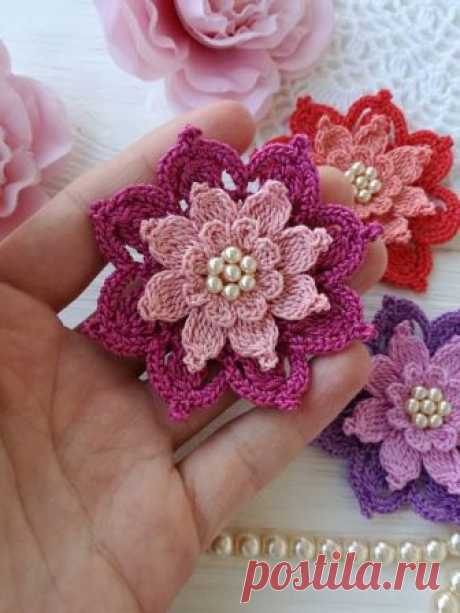 Crochet flower PATTERN CROCHET FLOWER PATTERN ! PDF  Skill level-Medium  The pattern contains: - Photo tutorials - Diagram - In the file, you will receive a link to view the video tutorial (video tutorial without any talking)  THE PATTERN IS NOT A WRITTEN TYPE !!  This product is an electronic file so