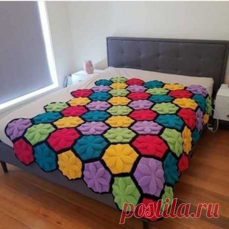 Bed cover in crochet 3D pattern - CRAFTS LOVED Most likely you will be in love with this piece as I stayed, folks today I bring a very different crochet made in bed cover.