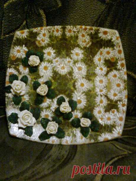 Подарочная тарелка из салфетки и цветов из холодного фарфора