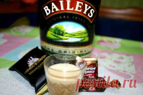 ЛИКЕР Бэйлиз Baileys Ингредиенты :сливки ( 10% ) — 250 млсгущенное молоко — 1 банкаконьяк — 300 мляйцо ( желтки ) — 5 шт.кофе растворимый — 2 ст. л.ванилин — 1 пакетикКак приготовить Ликер Бэйлиз Baileys :Отделить желтки.…