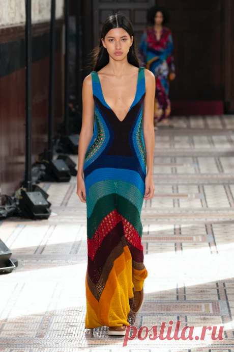 Вязаные летние платья и сарафаны на подиумах 2021 | Вязаная мода: подиум и жизнь | Яндекс Дзен