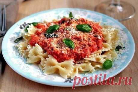 Как приготовить макароны фарфалле с томатно-сырным соусом