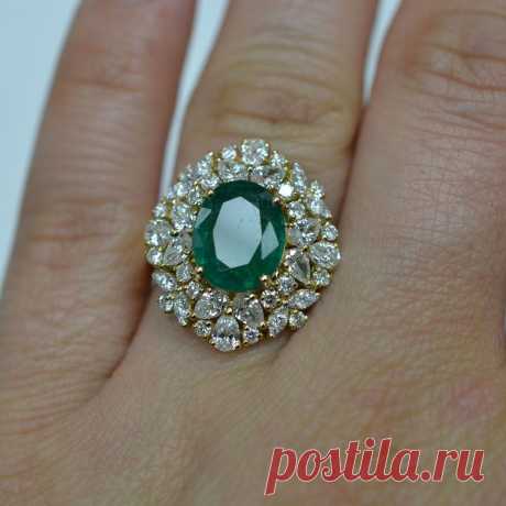 Gorgeous Emerald Ring.