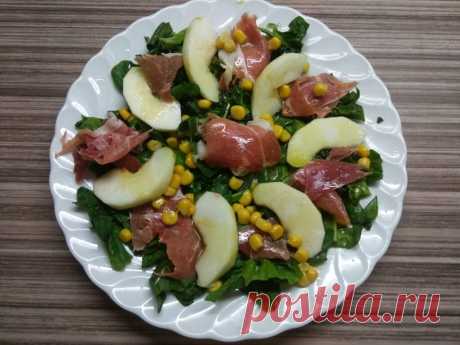 Салат со шпинатом, хамоном, кукурузой и яблоком рецепт с фото пошагово