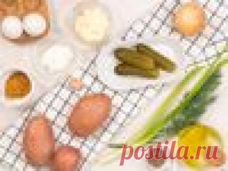 Салат с яйцом и маринованными огурцами – пошаговый рецепт приготовления с фото