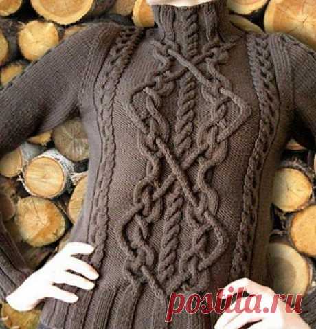 Пуловер с арановым узором спицами