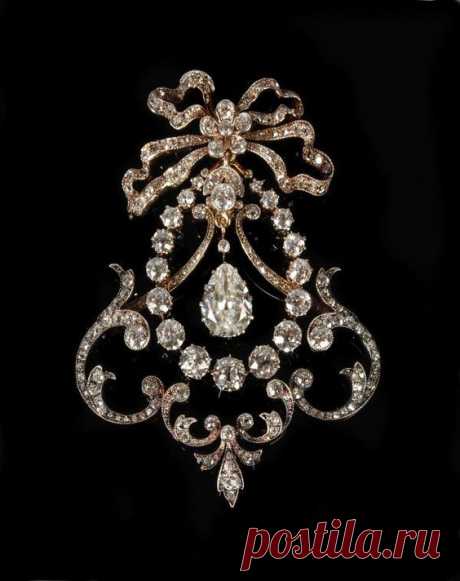 A Belle Epoque broche de diamantes, Alrededor de 1910, designed Como un botín articulado, La Caida de diamantes en forma de pera central, pe ... - woman with jewelry, ladies costume jewellery, turquoise jewelry