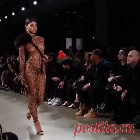 #danielleherrington 🐆x #laquansmith

#fashion #fashionshow #catwalk #fashionstyle #trends #fashionable #fashionaddict #fashionista
@laquan_smith @danielle_herrington_